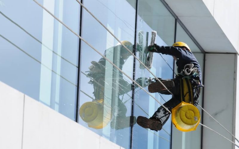 233475-conheca-o-treinamento-nr-35-para-quem-trabalha-nas-alturas